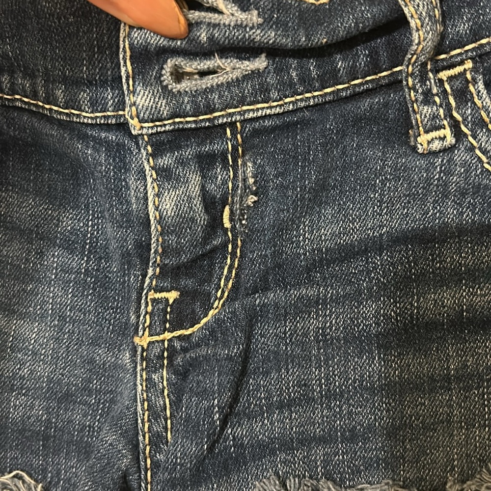 Y2K HOLLISTER Low-Rise Distressed Denim Shortie Shorts So Cal Stretch Size 3/26 - Picture 2 of 5
